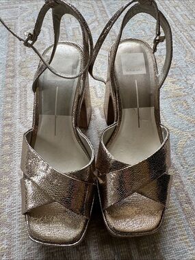 Dolce Vita Gold Metallic Platform Sandals size 7.5